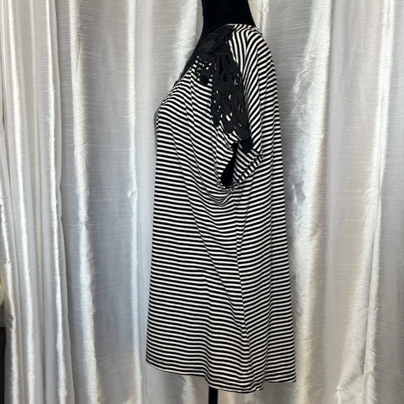 Christopher & Banks Women’s XL Black White Stripe Embroidered Short Sleeve Top - Picture 8 of 10